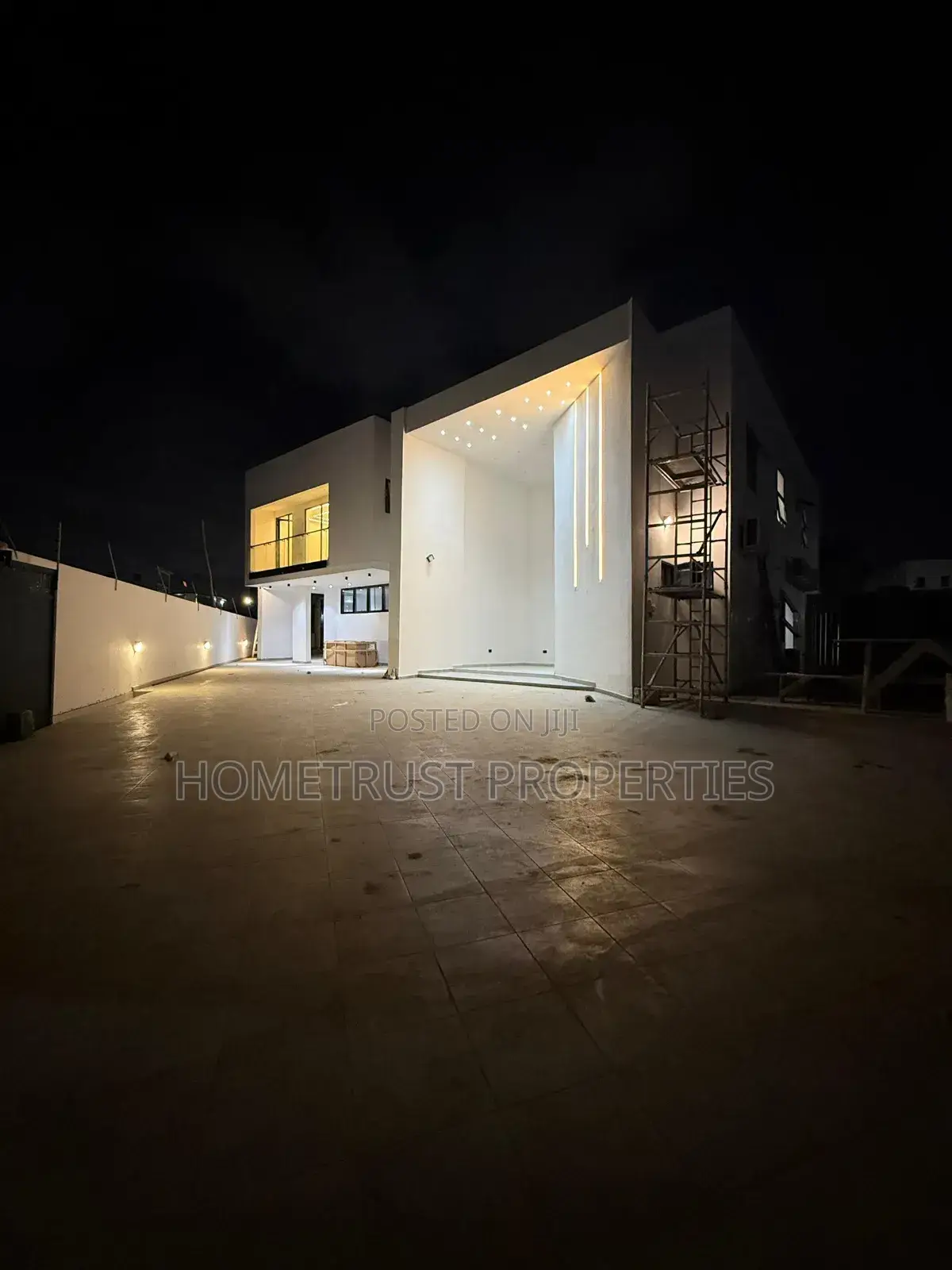 4bdrm Duplex in East Legon, American House for sale in American House