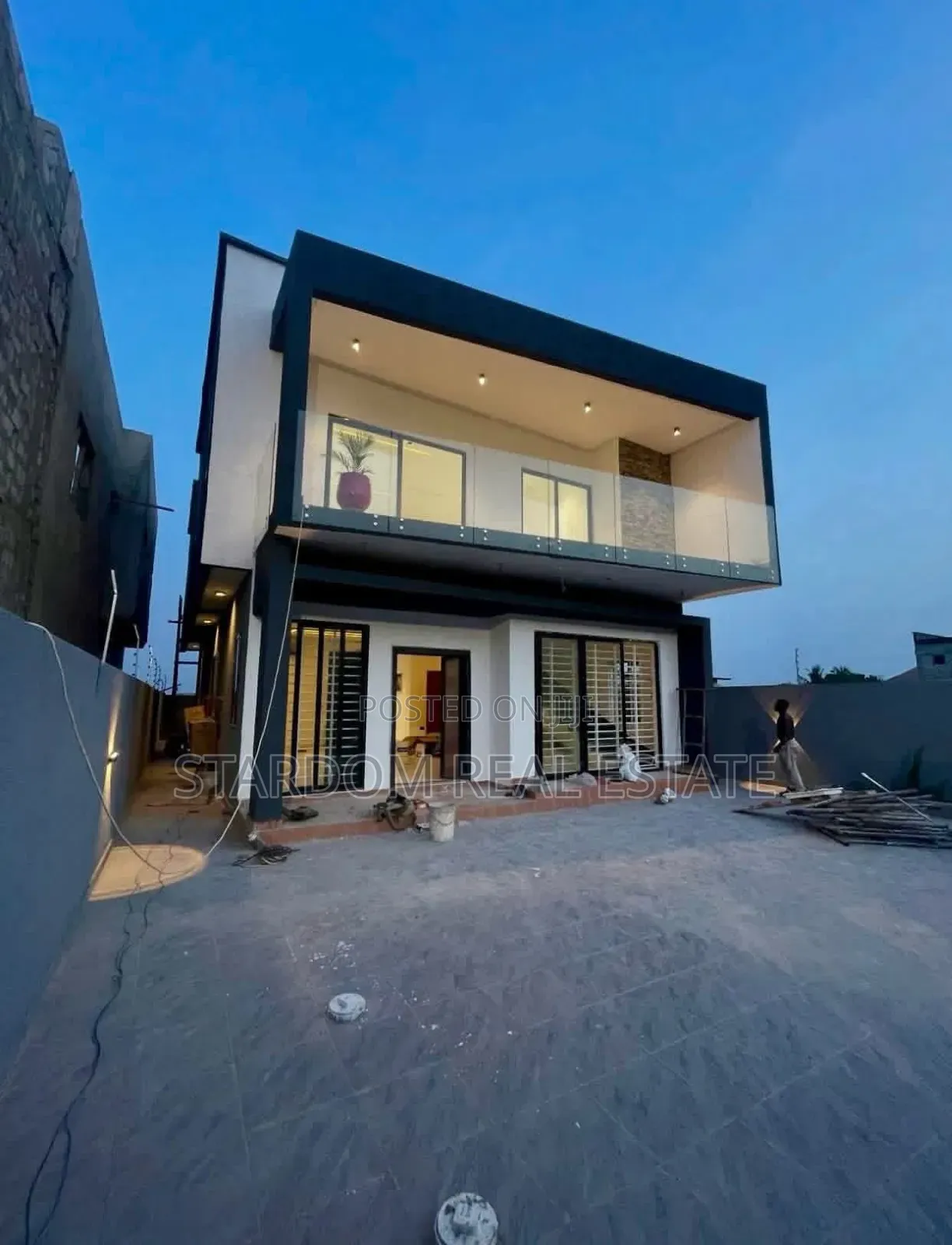 4bdrm Duplex in Ayi Mensah, Oyarifa Mall Area for sale in Oyarifa Mall Area