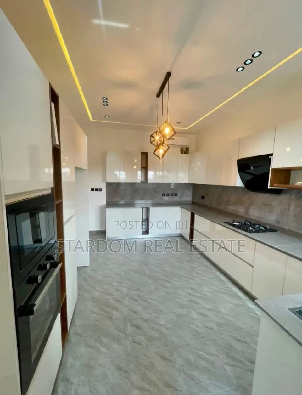 4bdrm Duplex in Ayi Mensah, Oyarifa Mall Area for sale in Oyarifa Mall Area