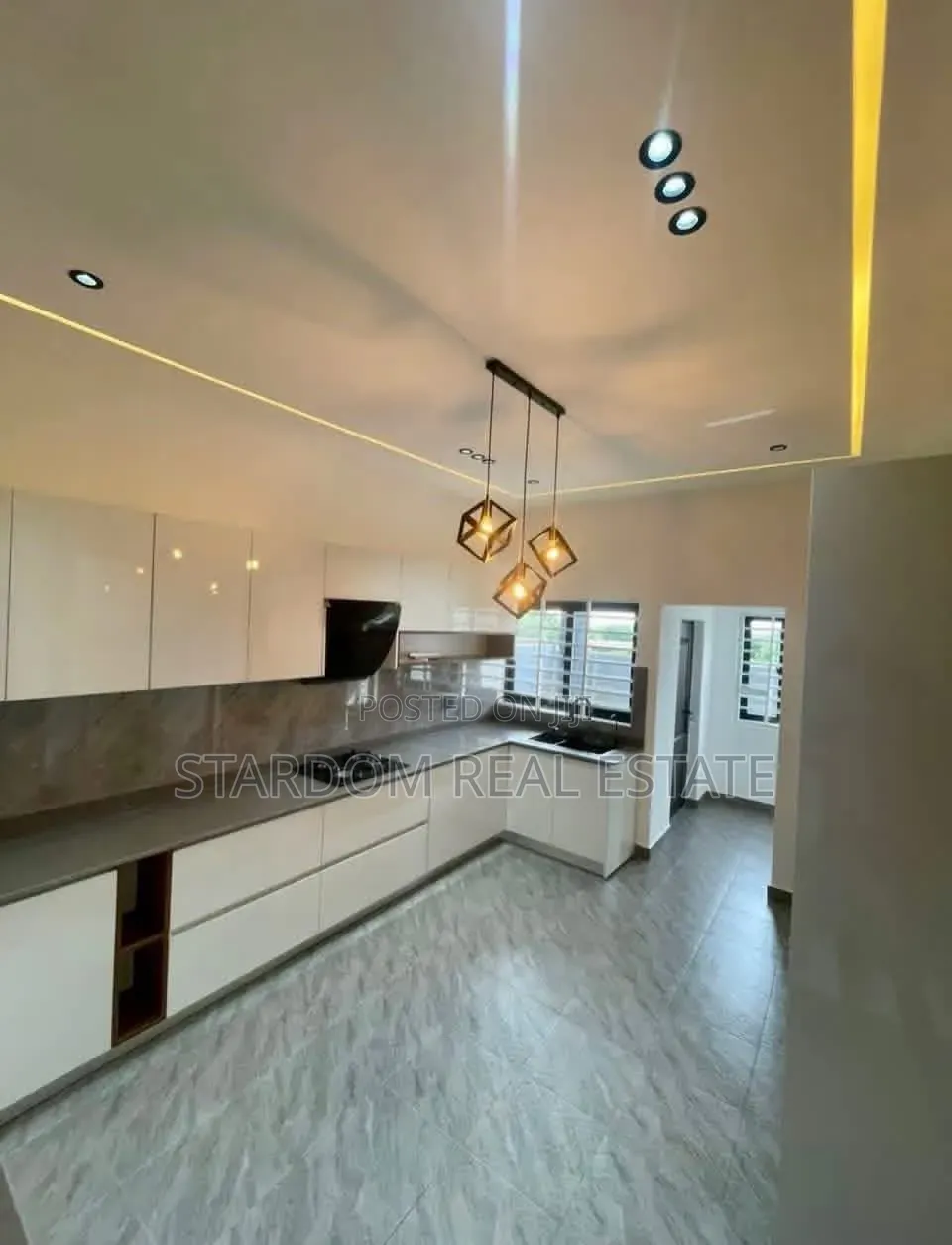 4bdrm Duplex in Ayi Mensah, Oyarifa Mall Area for sale in Oyarifa Mall Area
