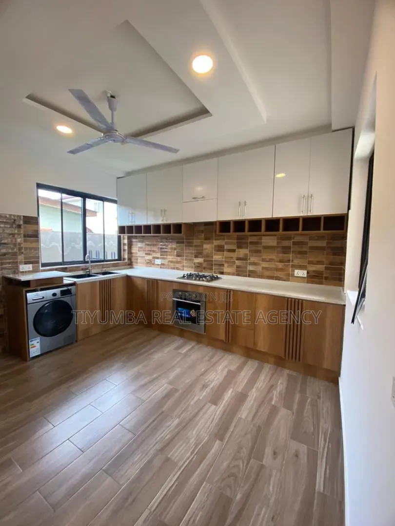 4bdrm Duplex in Tiyumba Real Estate, ECOMOG for rent in ECOMOG