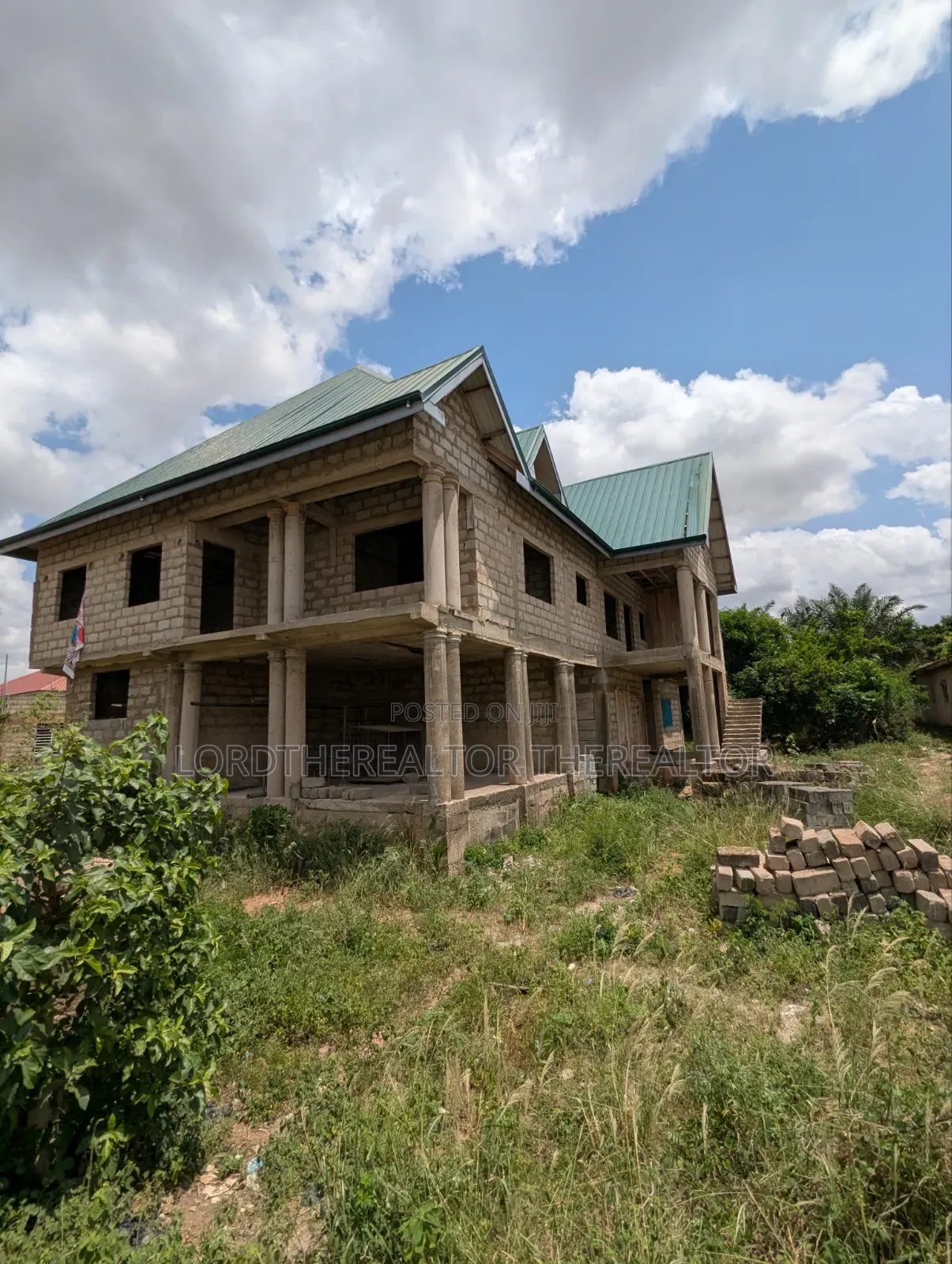 4bdrm Apartment in Pokuase for sale in Pokuase
