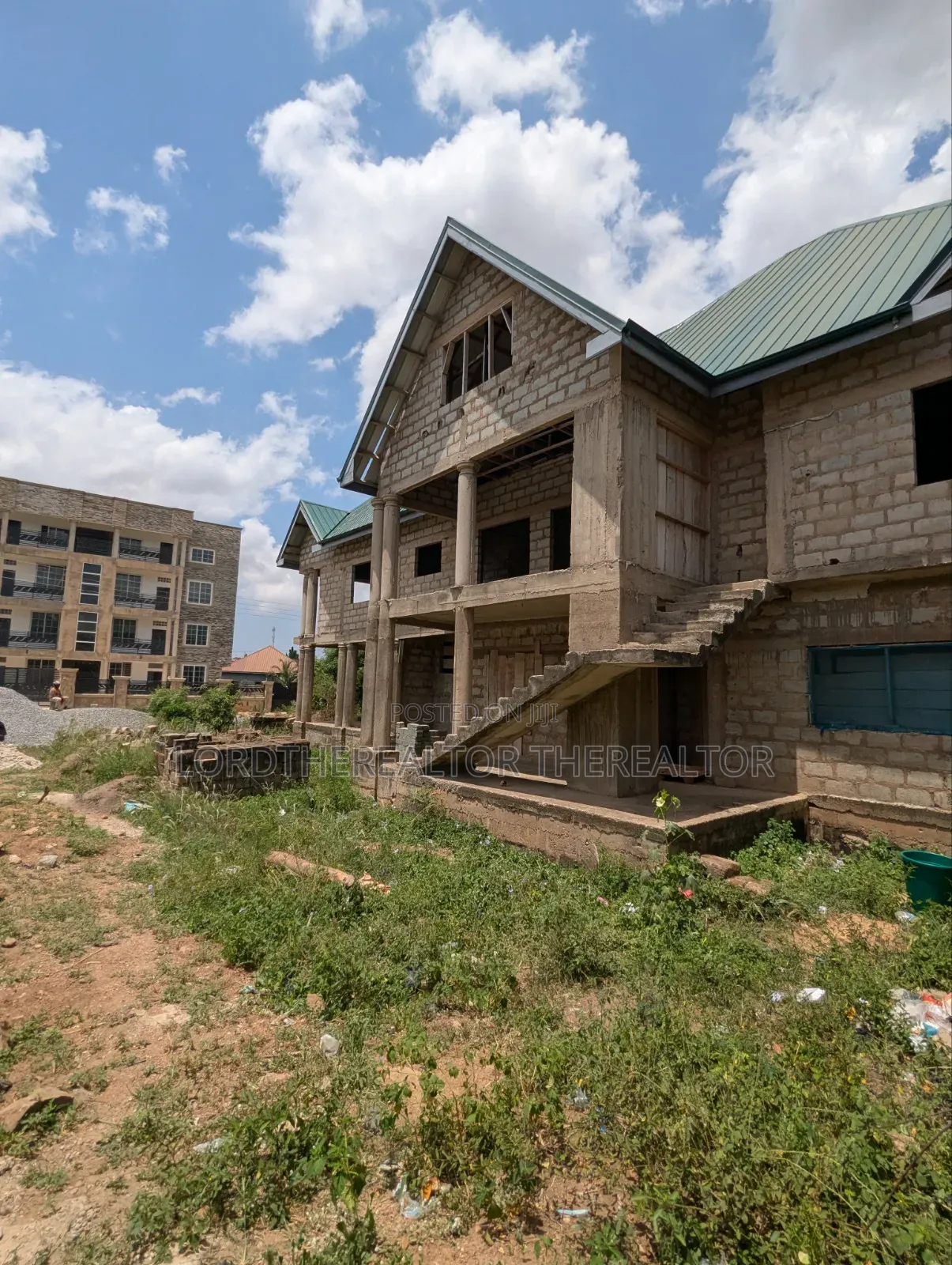 4bdrm Apartment in Pokuase for sale in Pokuase