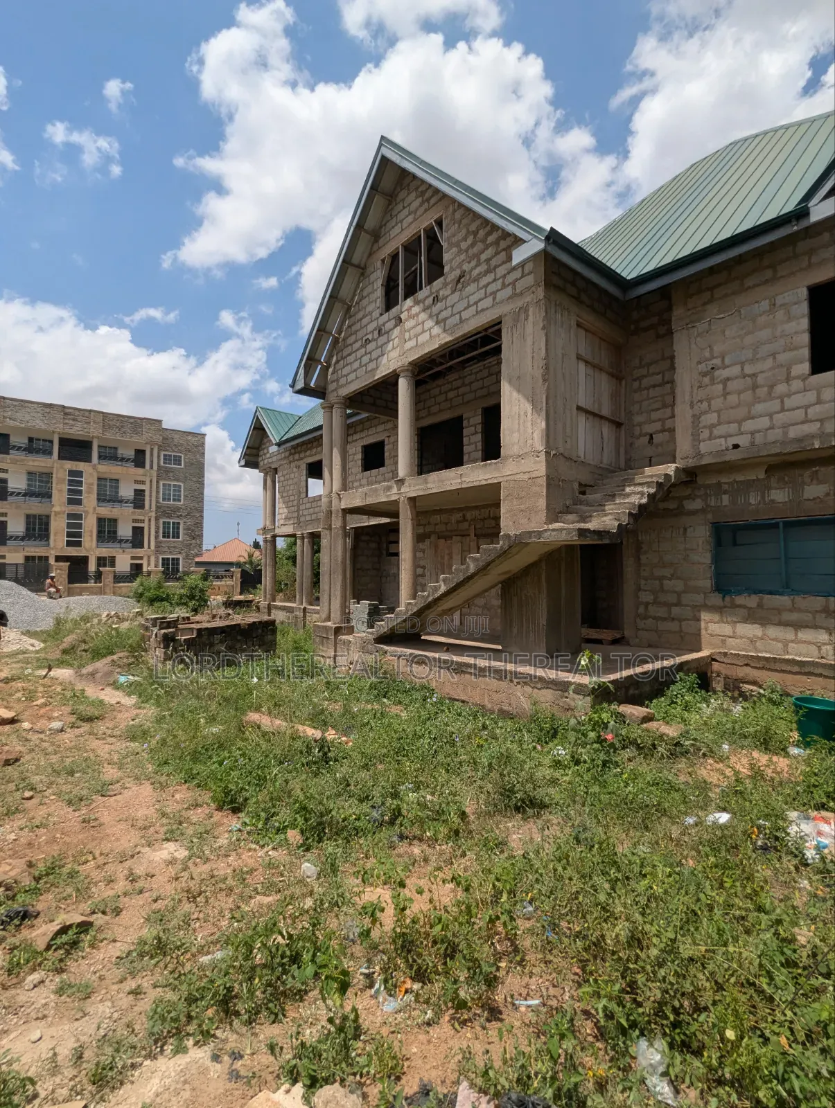 4bdrm Apartment in Pokuase for sale in Pokuase