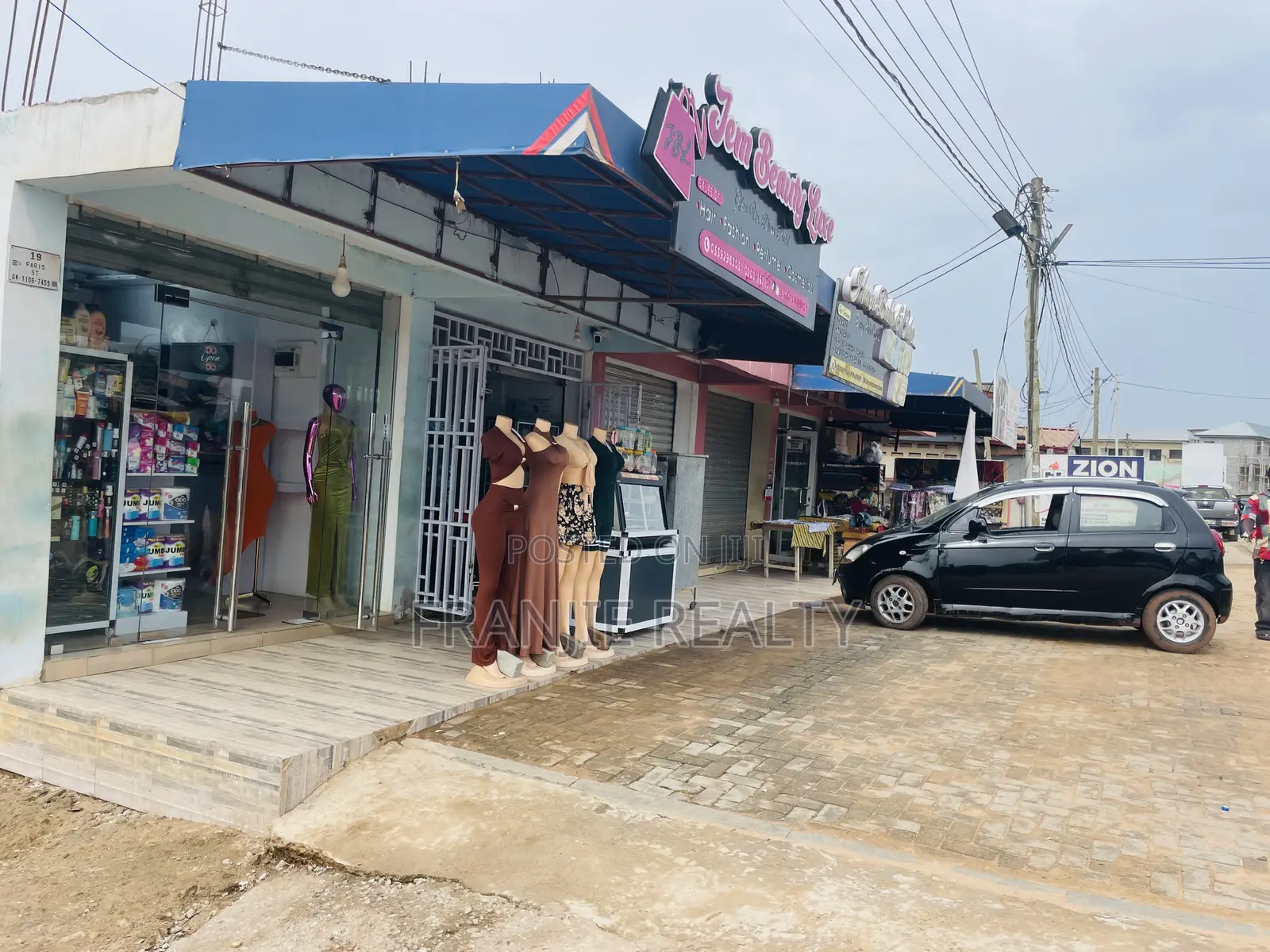 Shop for Rent at Alhaji Tabora in Lapaz
