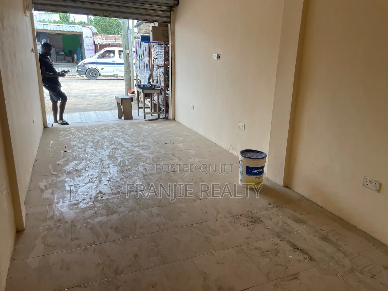 Shop for Rent at Alhaji Tabora in Lapaz