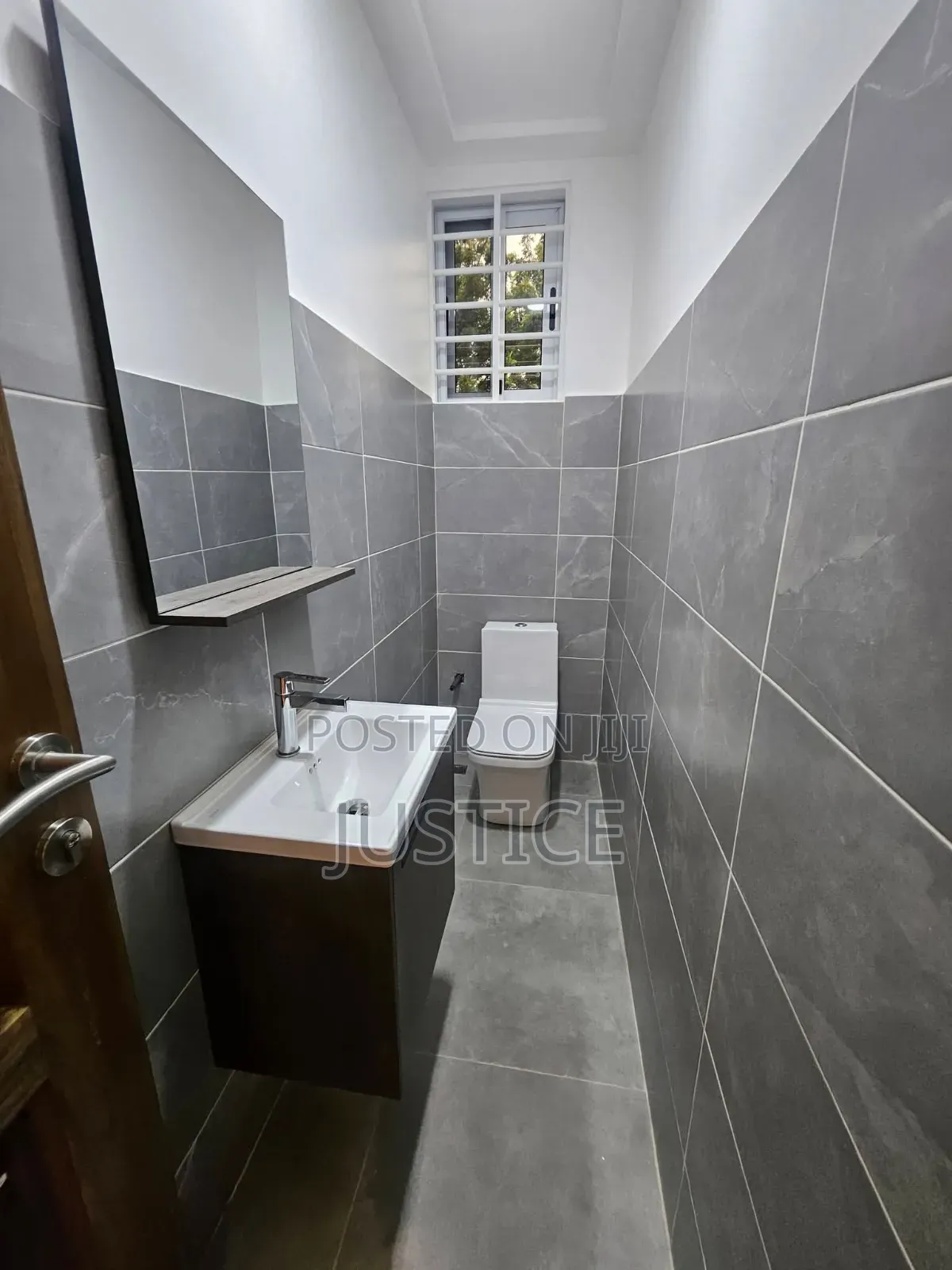 3bdrm House in Adenta Amrahia, Frafraha for sale in Frafraha