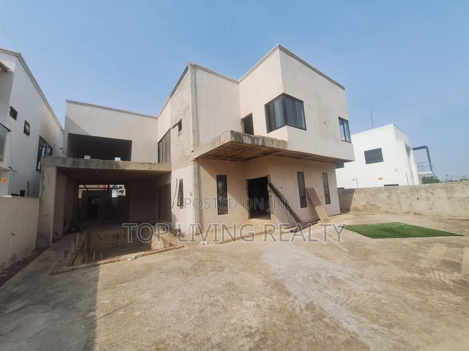 4bdrm Duplex in Legon Hills, Ashaley Botwe for sale in Ashaley Botwe