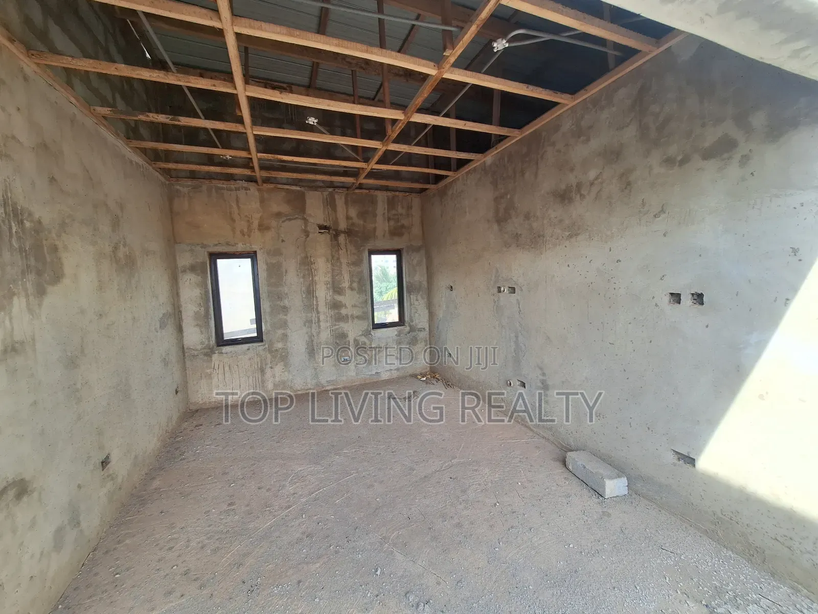4bdrm Duplex in Legon Hills, Ashaley Botwe for sale in Ashaley Botwe