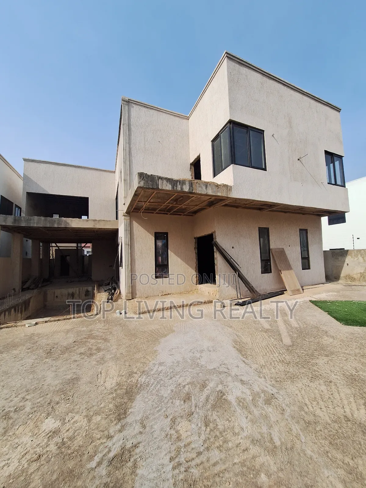 4bdrm Duplex in Legon Hills, Ashaley Botwe for sale in Ashaley Botwe