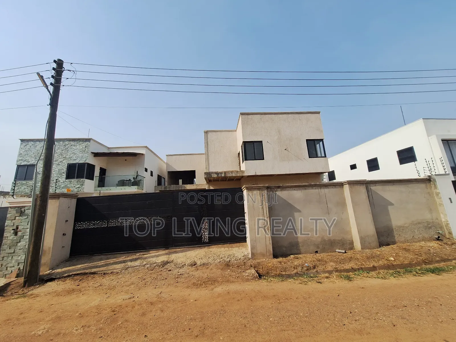 4bdrm Duplex in Legon Hills, Ashaley Botwe for sale in Ashaley Botwe
