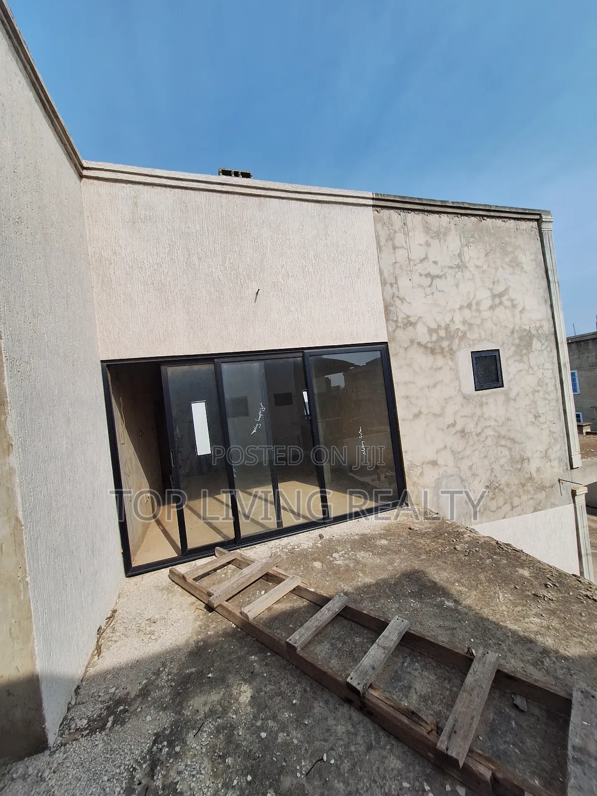 4bdrm Duplex in Legon Hills, Ashaley Botwe for sale in Ashaley Botwe