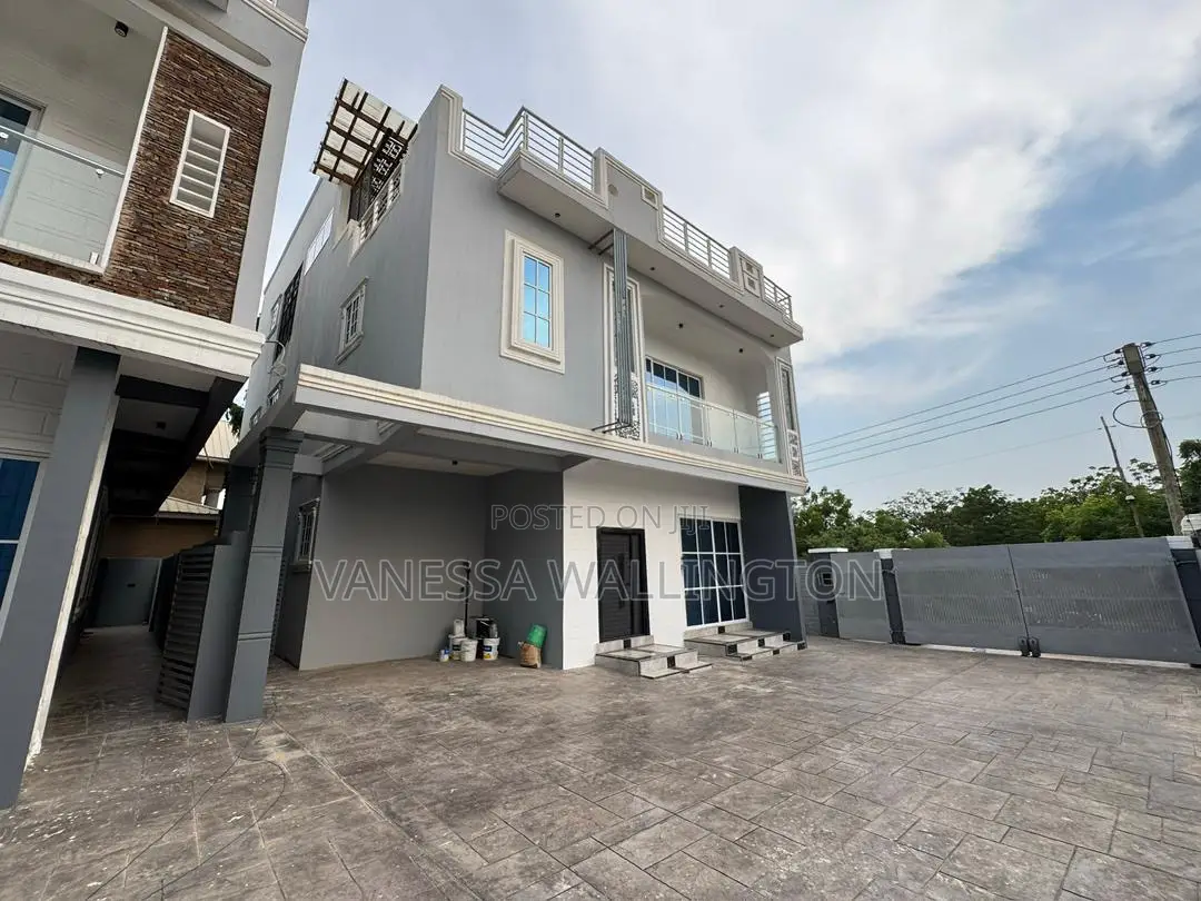 4bdrm Townhouse/Terrace in East Lego Hill for sale in East Legon