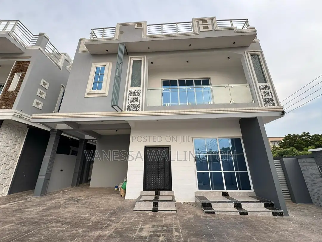 4bdrm Townhouse/Terrace in East Lego Hill for sale in East Legon
