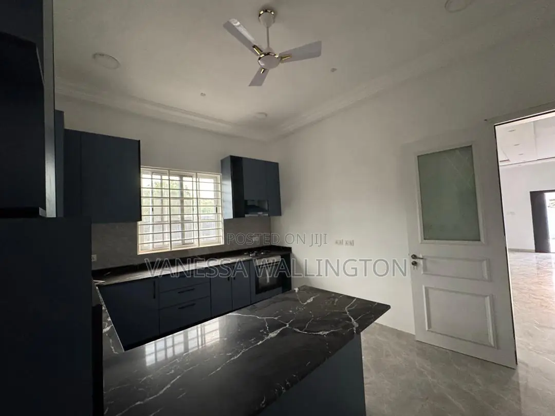 4bdrm Townhouse/Terrace in East Lego Hill for sale in East Legon