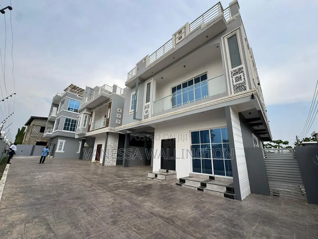 4bdrm Townhouse/Terrace in East Lego Hill for sale in East Legon