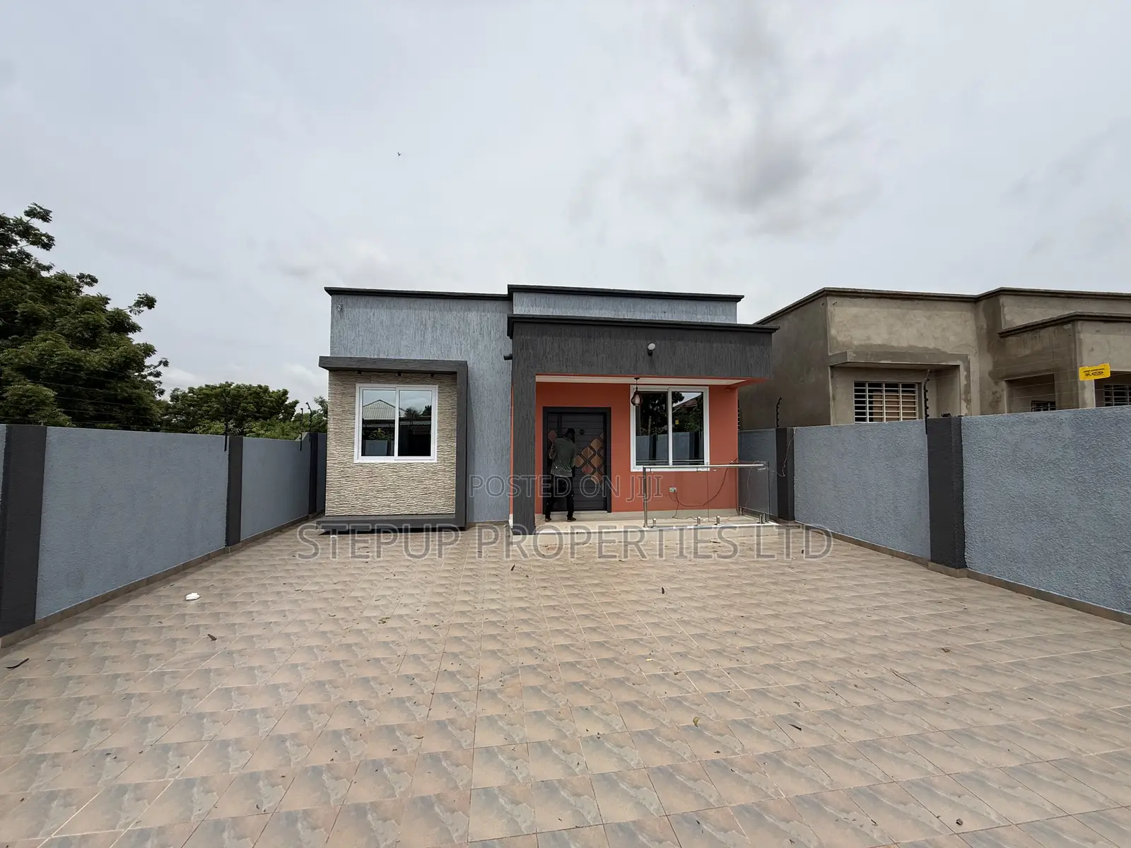 3bdrm House in Adenta Amrahia for sale in Adenta