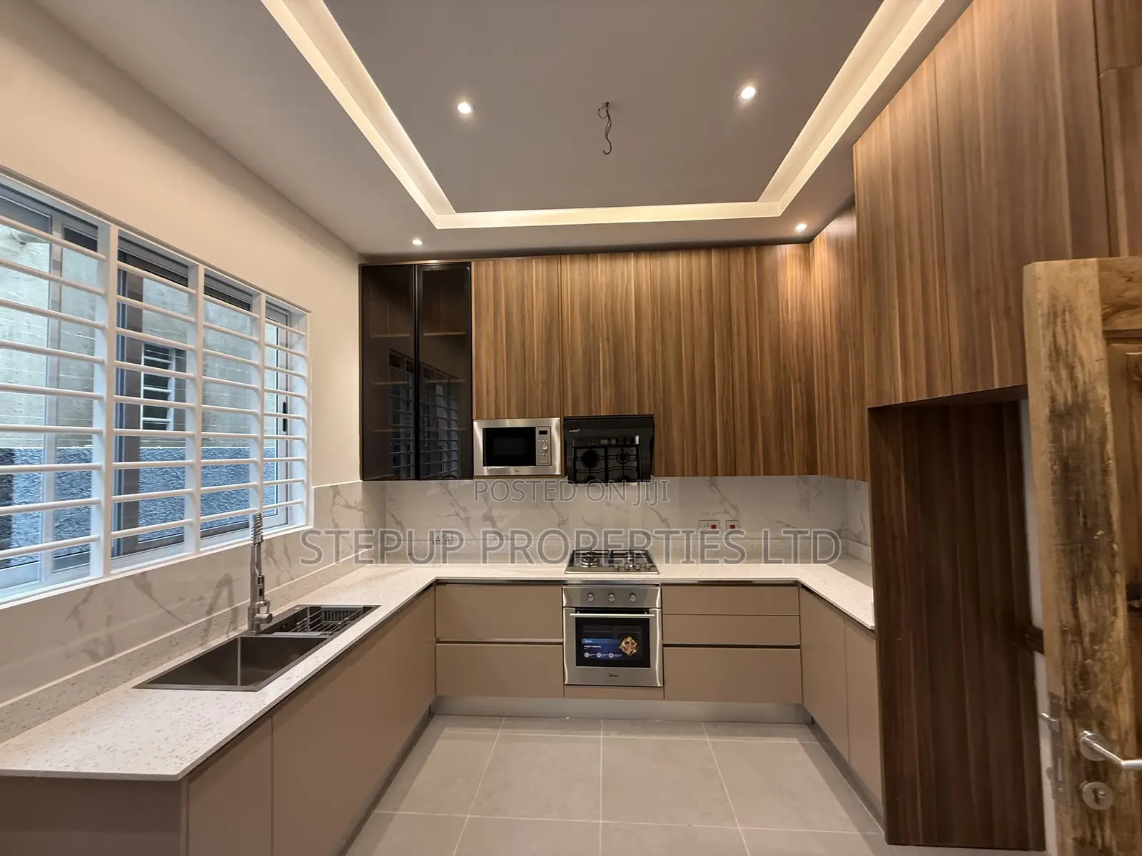 3bdrm House in Adenta Amrahia for sale in Adenta