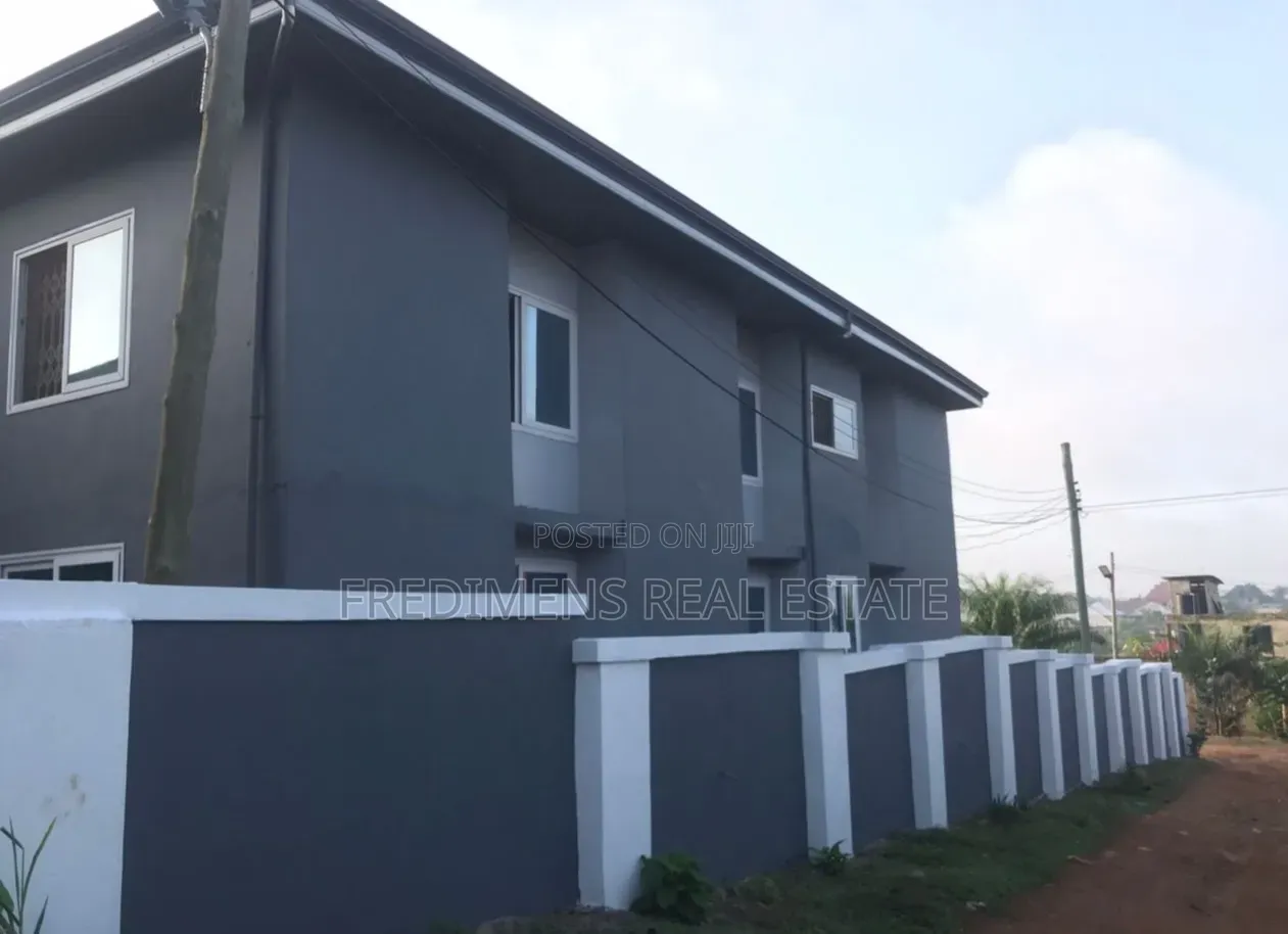 12bdrm Apartment in Fredimens Real, Kumasi Metropolitan for sale in Kumasi Metropolitan