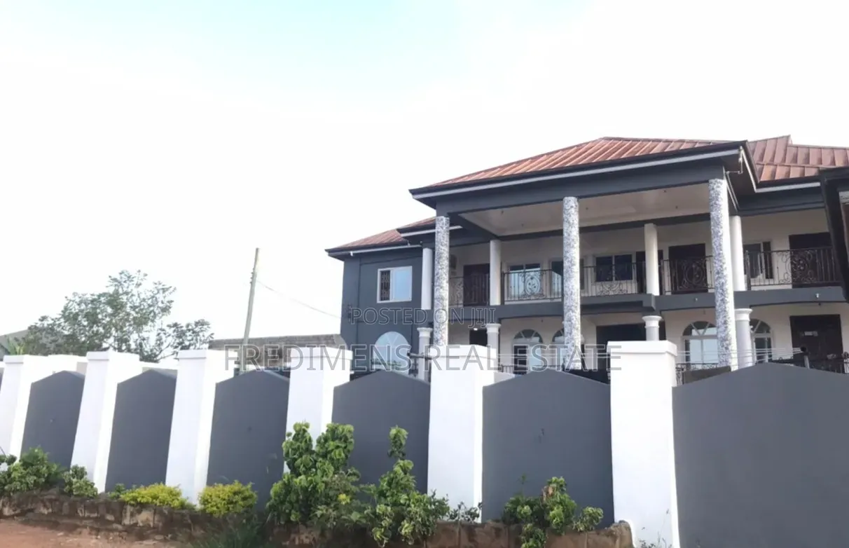 12bdrm Apartment in Fredimens Real, Kumasi Metropolitan for sale in Kumasi Metropolitan