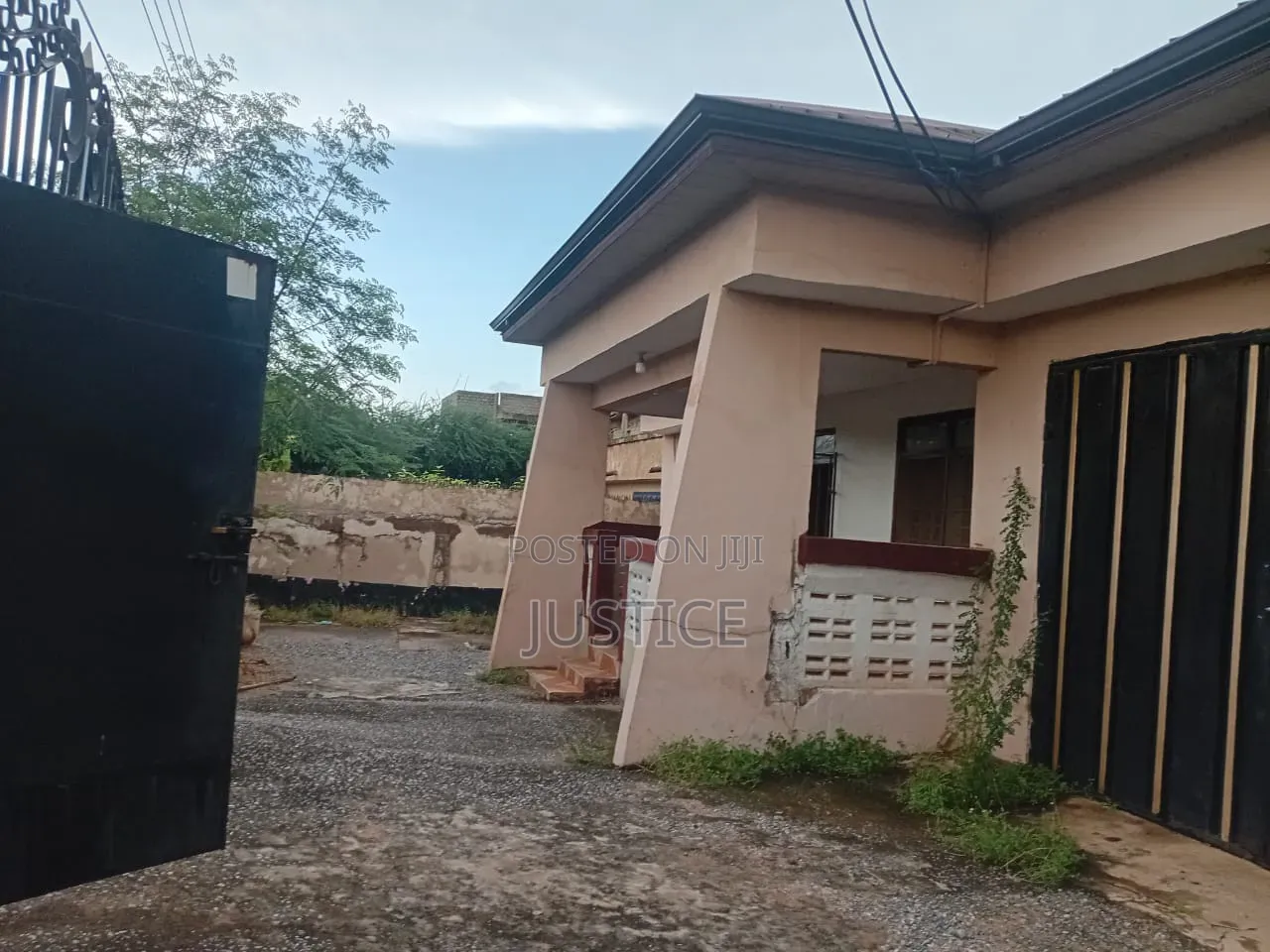 3bdrm House in Achimota Mile 7 for sale in Mile 7