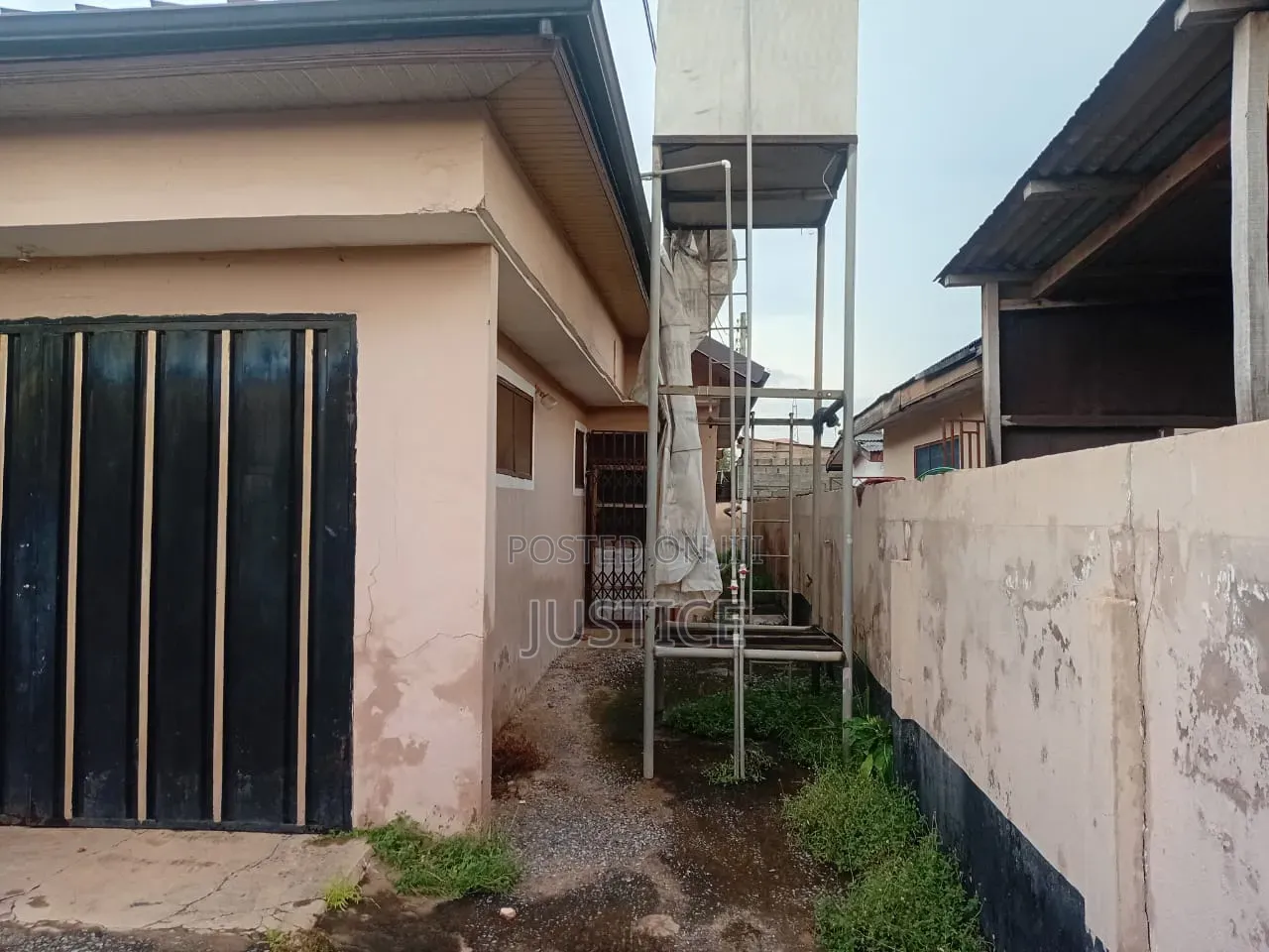 3bdrm House in Achimota Mile 7 for sale in Mile 7