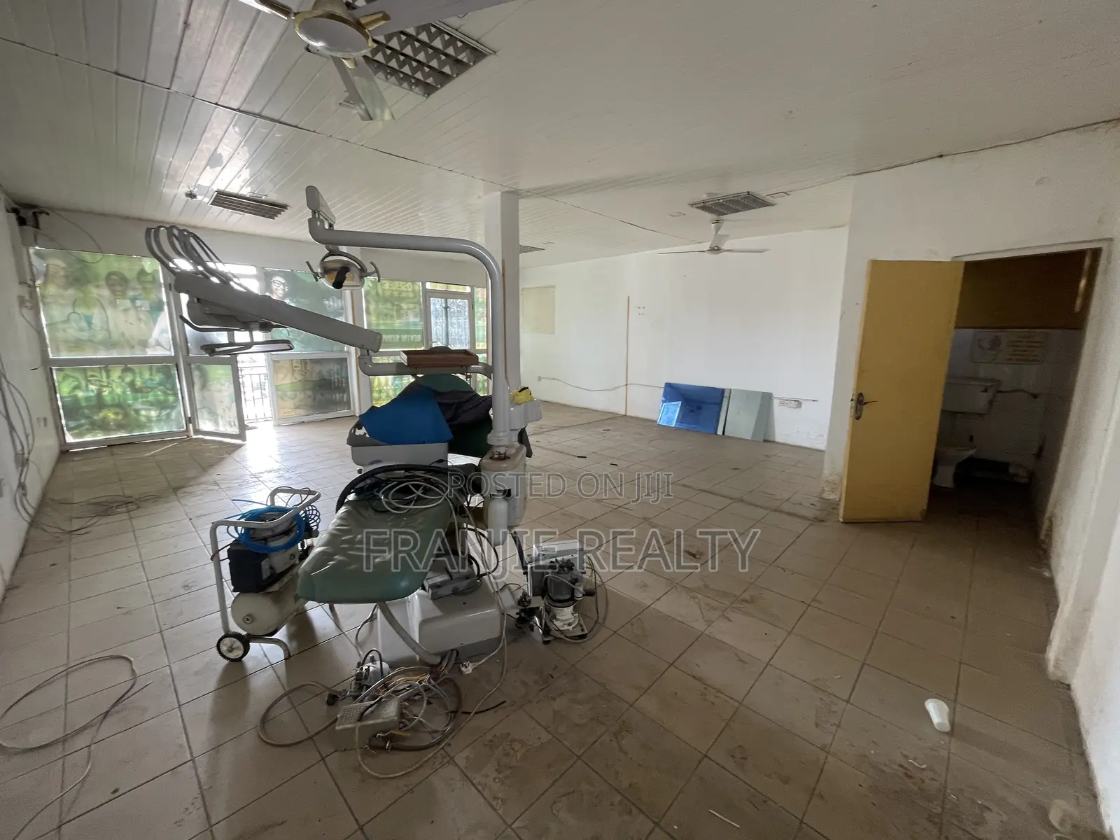 Double Shop for Rent at Abelempke. in Abelemkpe