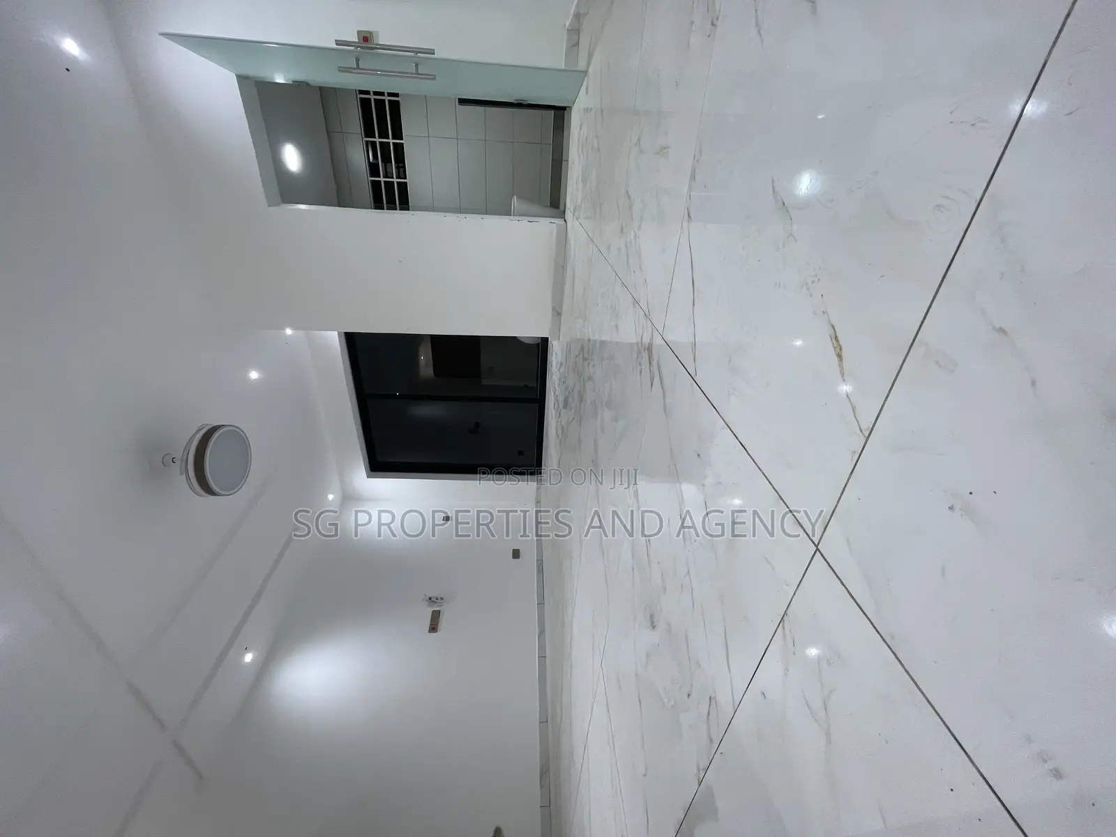 2bdrm Townhouse / Terrace in Lashibi, Sakumono for rent in Sakumono