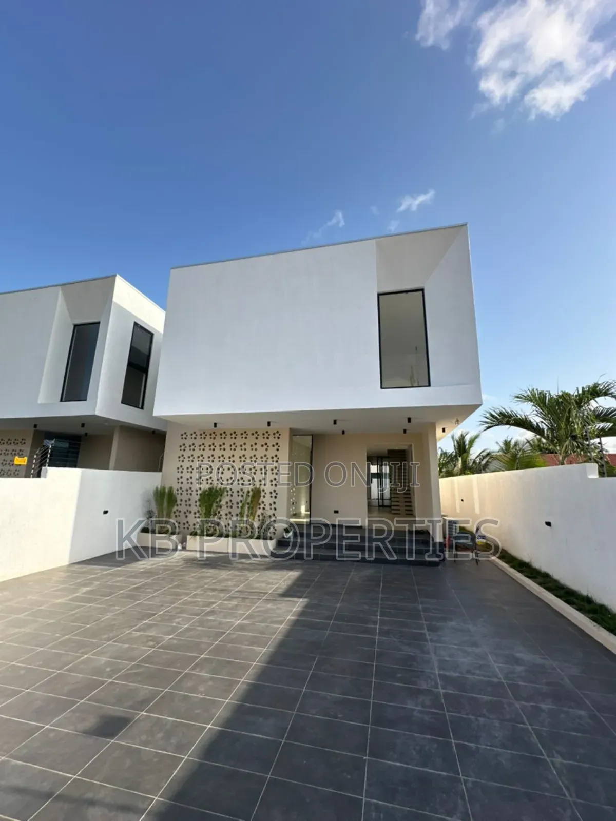 4bdrm Duplex in Kb Properties, American House for sale in American House