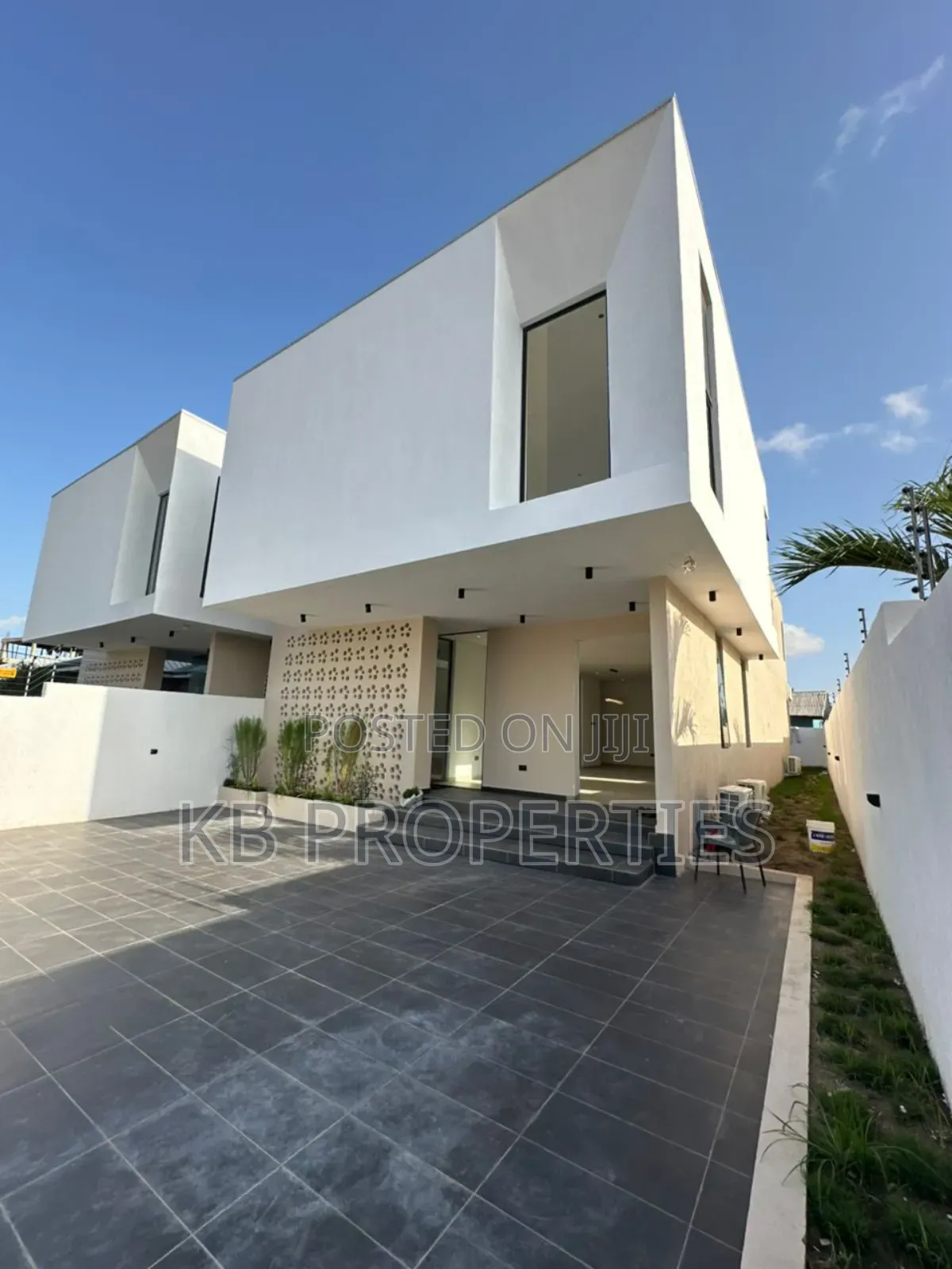 4bdrm Duplex in Kb Properties, American House for sale in American House