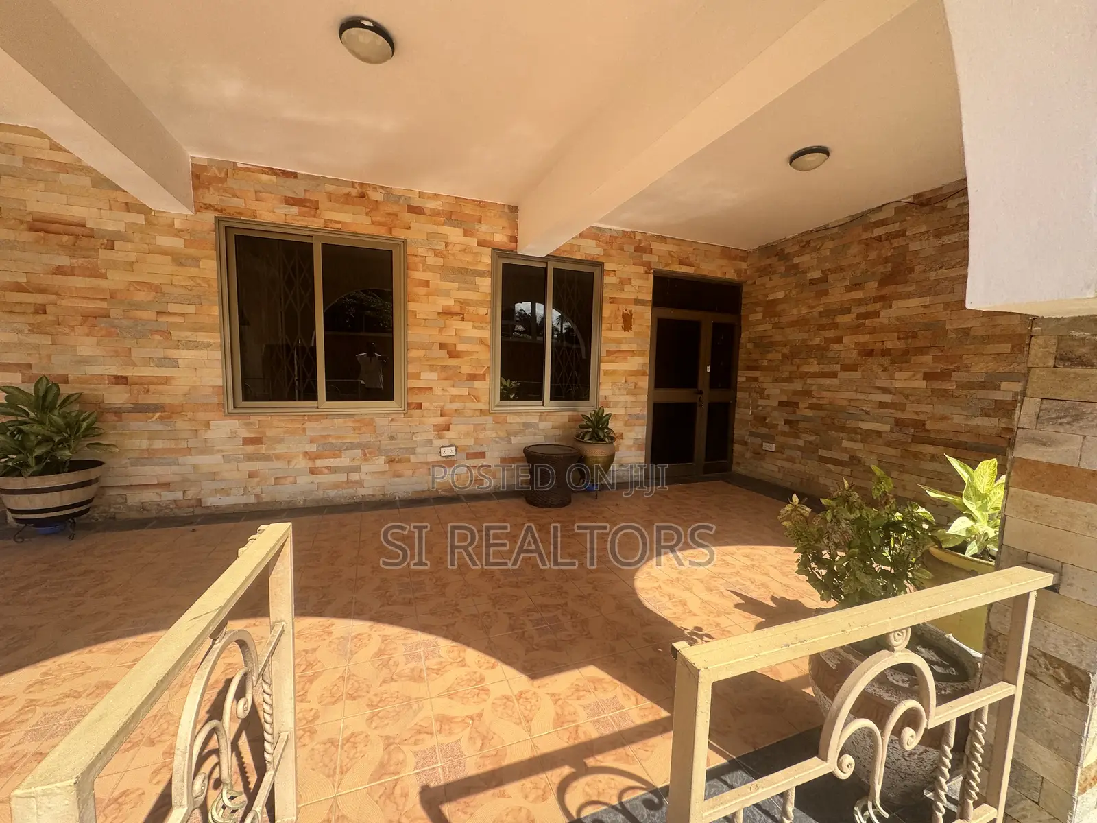 Furnished 4bdrm Bungalow in Sakumono Estates for rent in Sakumono
