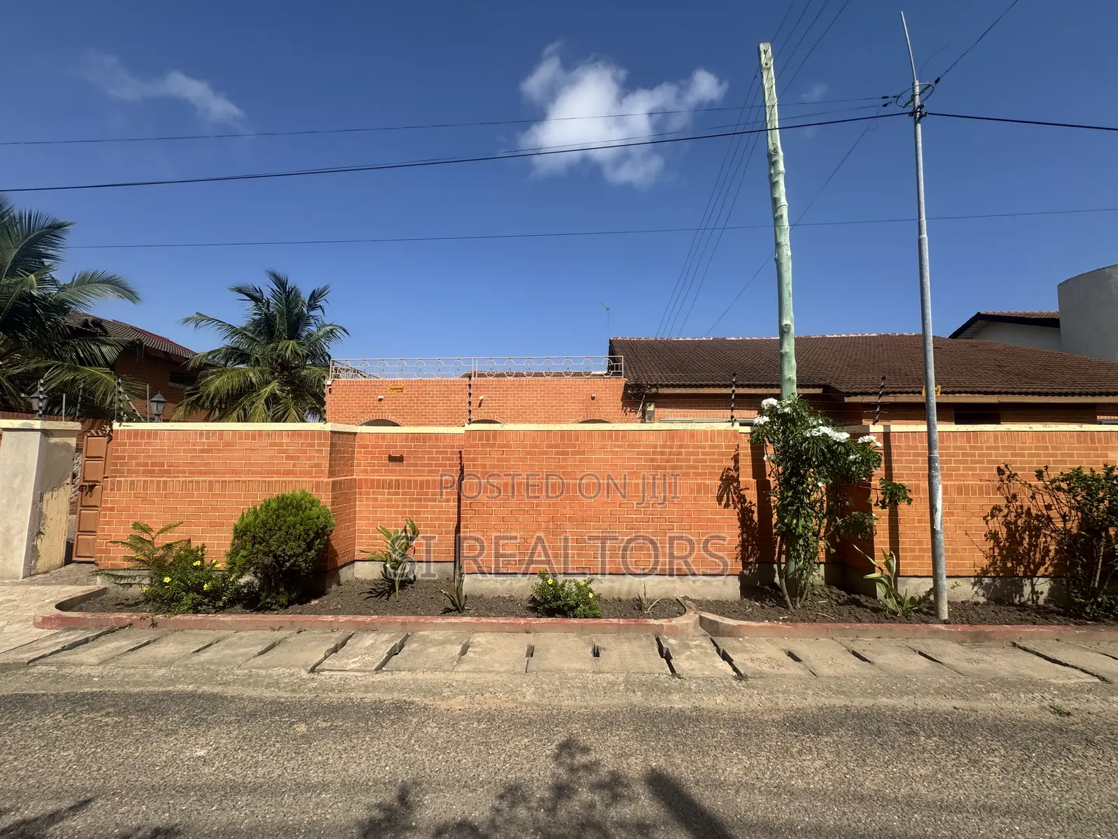 Furnished 4bdrm Bungalow in Sakumono Estates for rent in Sakumono