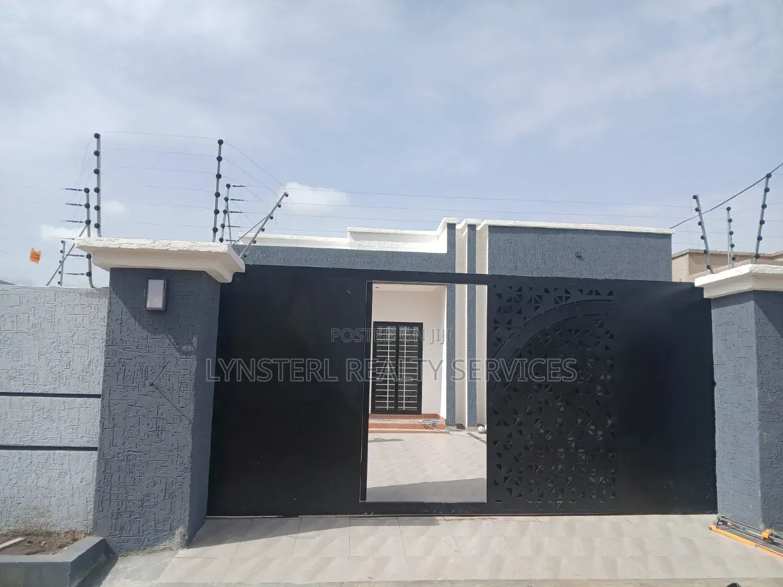 3bdrm Bungalow in Oyarifa Mall Area for sale in Oyarifa Mall Area