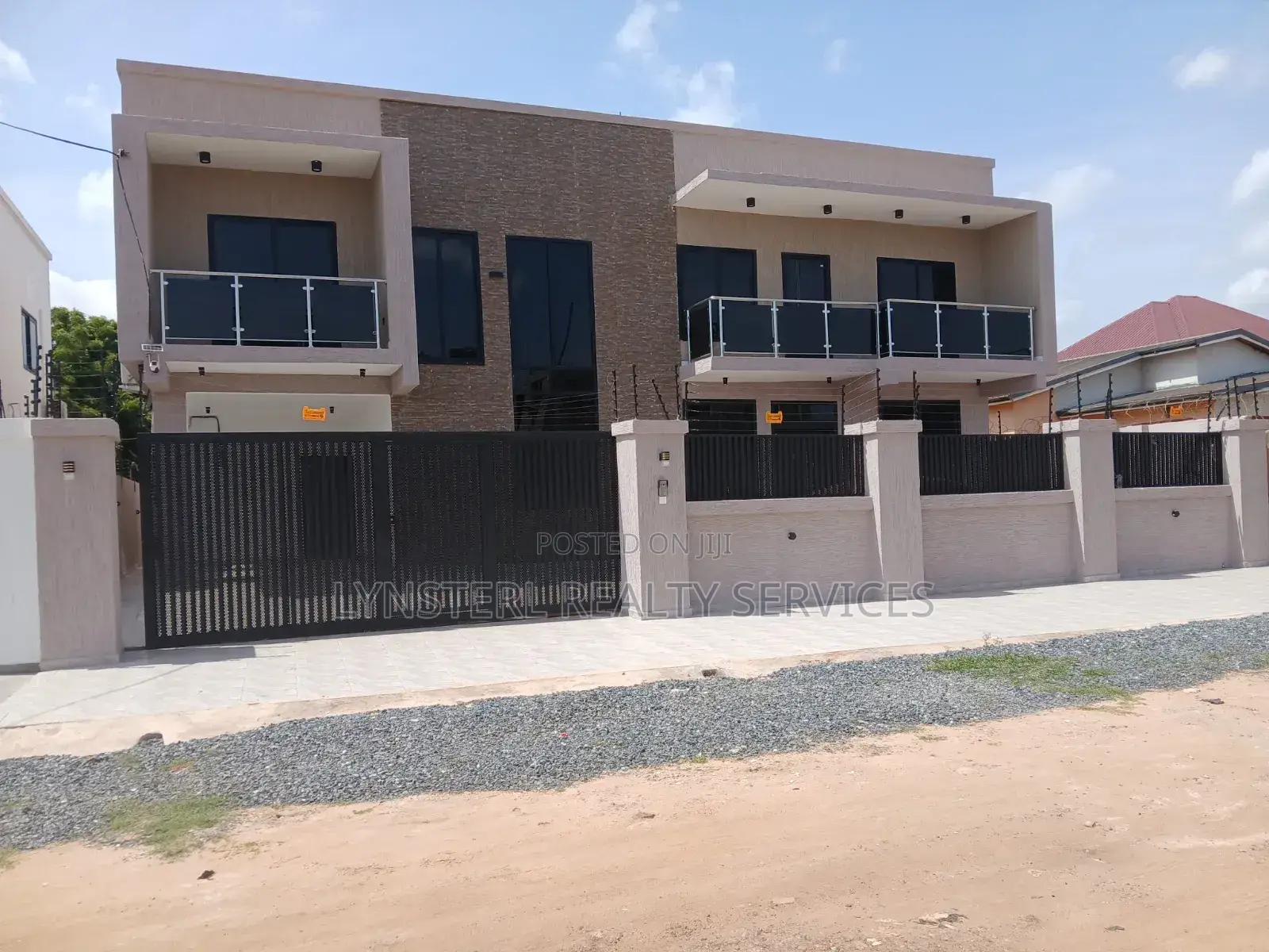 4bdrm Duplex in Housing Down for sale in Housing Down