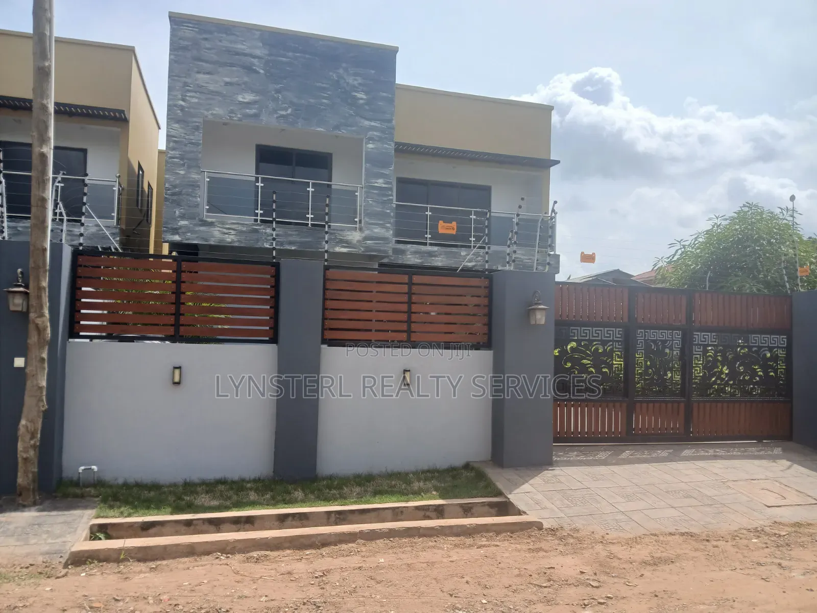 4bdrm Duplex in Oyarifa Mall Area for sale in Oyarifa Mall Area