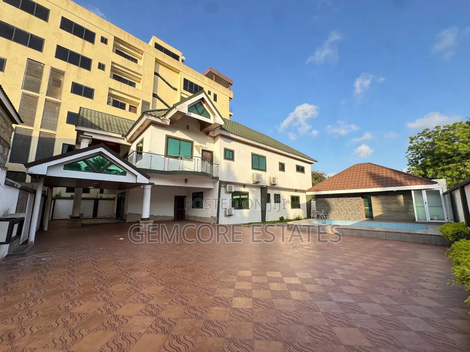 Furnished 6bdrm House in East Legon Main, Boundary Road Area for rent in Boundary Road Area