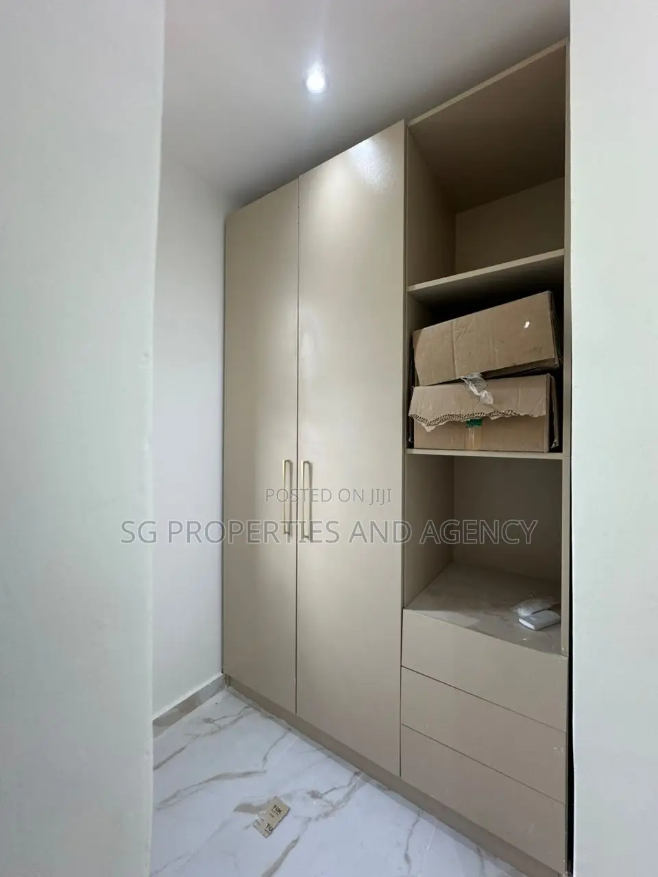 2bdrm Townhouse / Terrace in Lashibi, Sakumono for rent in Sakumono