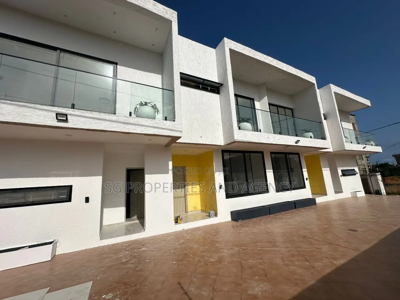 2bdrm Townhouse / Terrace in Lashibi, Sakumono for rent in Sakumono