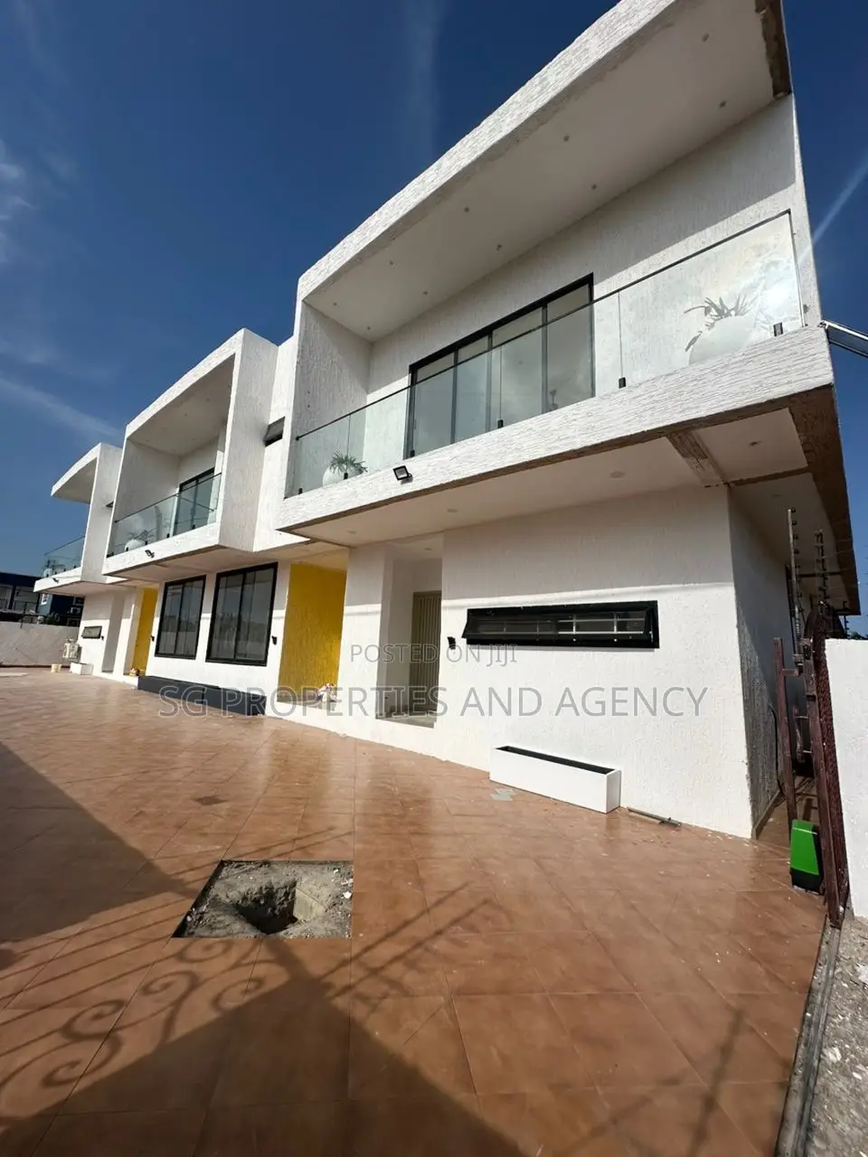 2bdrm Townhouse / Terrace in Lashibi, Sakumono for rent in Sakumono
