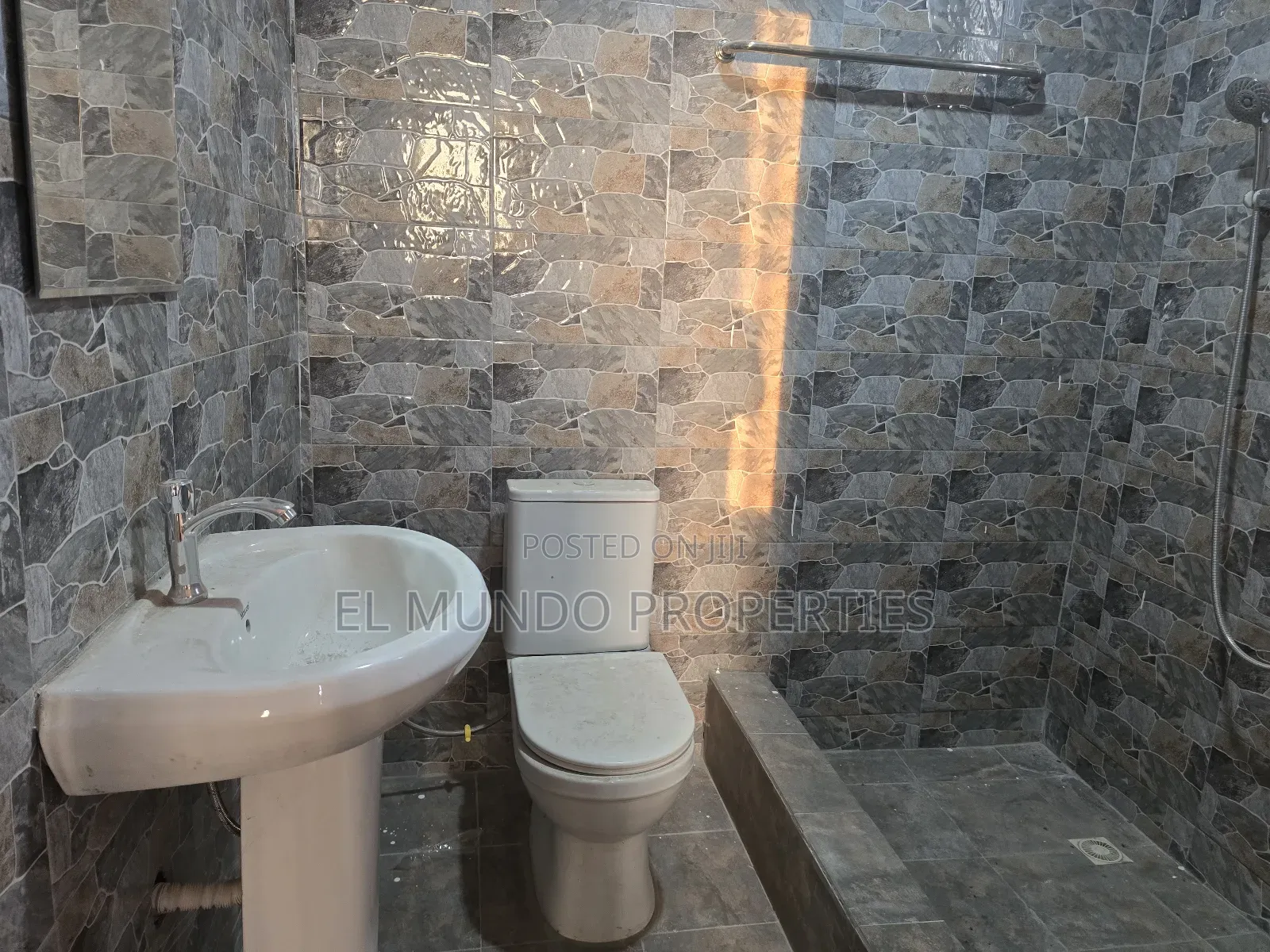 2bdrm Apartment in Apatrapa, Kumasi Metropolitan for rent in Kumasi Metropolitan