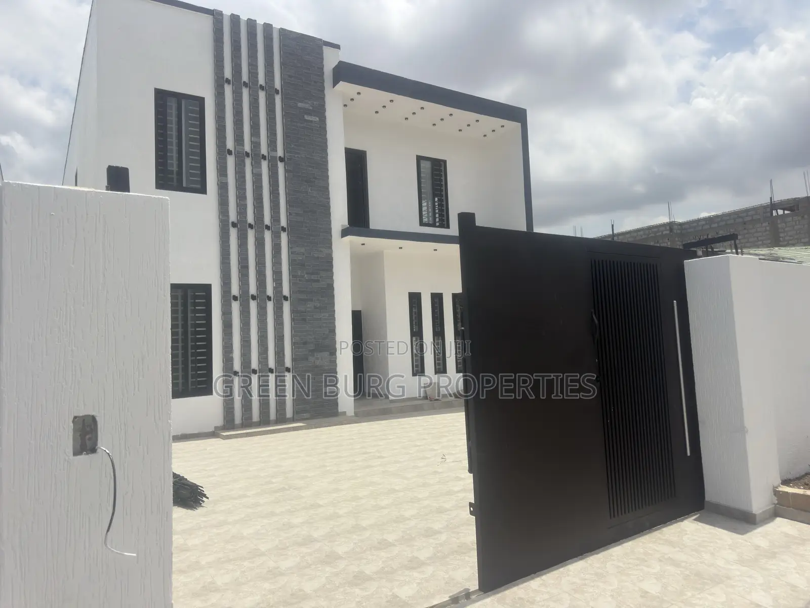 4bdrm House in Green, East Legon for sale in East Legon