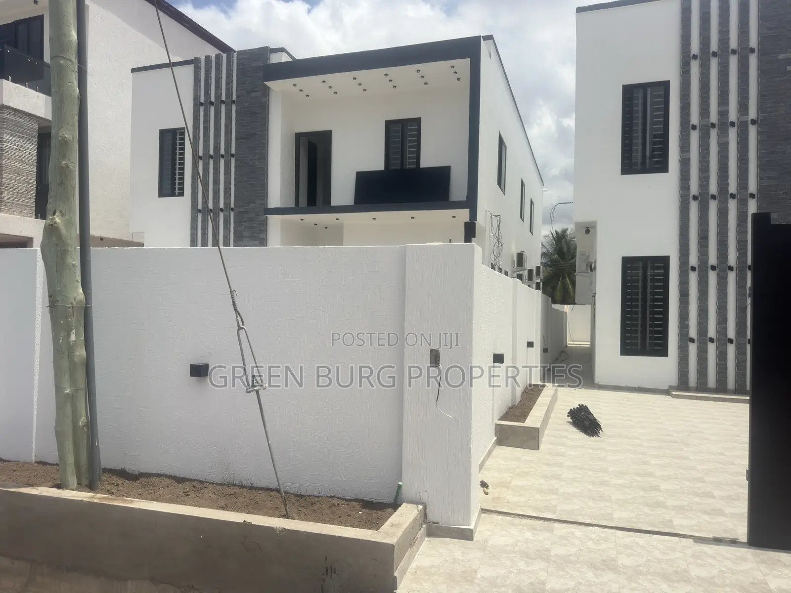 4bdrm House in Green, East Legon for sale in East Legon