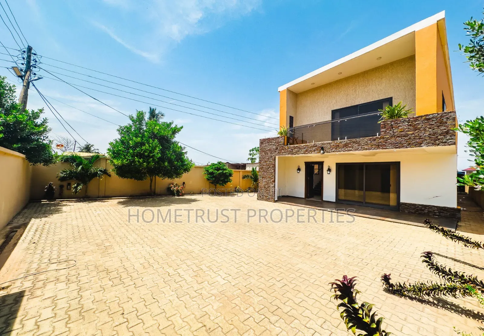 4bdrm Duplex in Ashley Botwe, Nmai-Dzorn for sale in Nmai-Dzorn