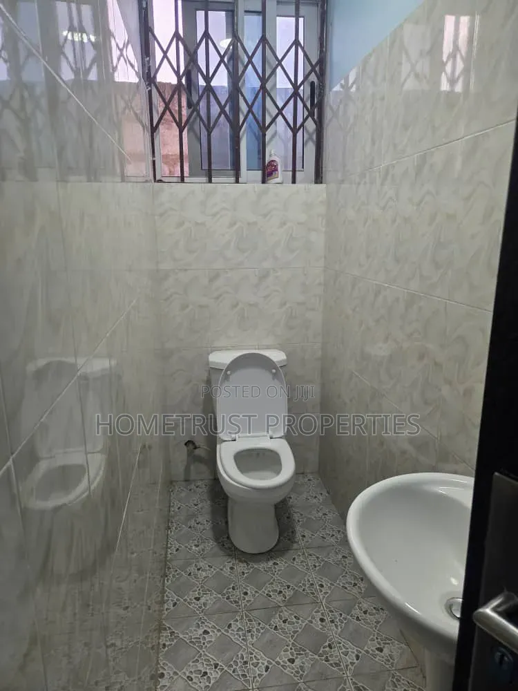20bdrm Apartment in Amasaman Doboro for sale in Amasaman