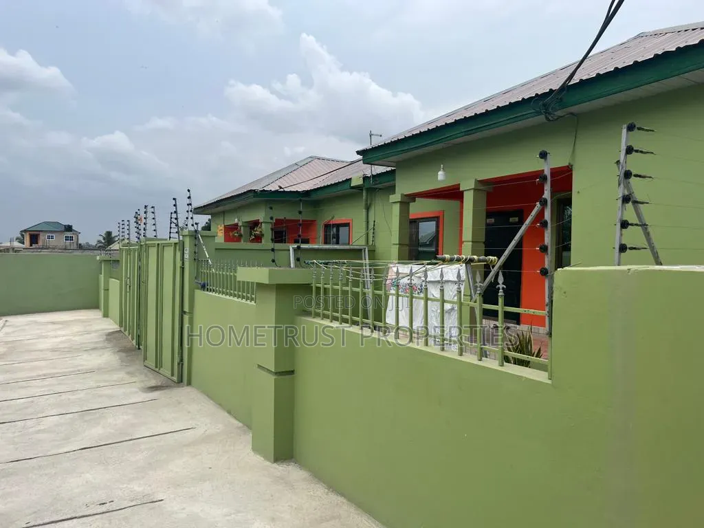 11bdrm Apartment in Kasoa Krispo, Pentecost for sale in Pentecost