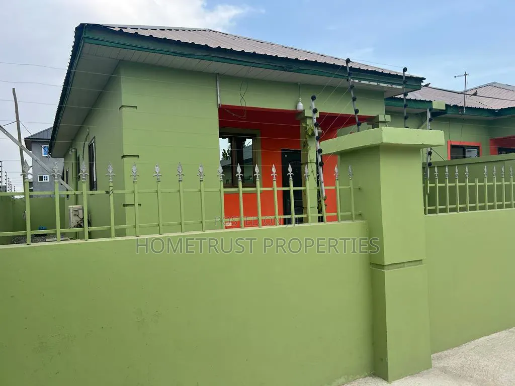 11bdrm Apartment in Kasoa Krispo, Pentecost for sale in Pentecost