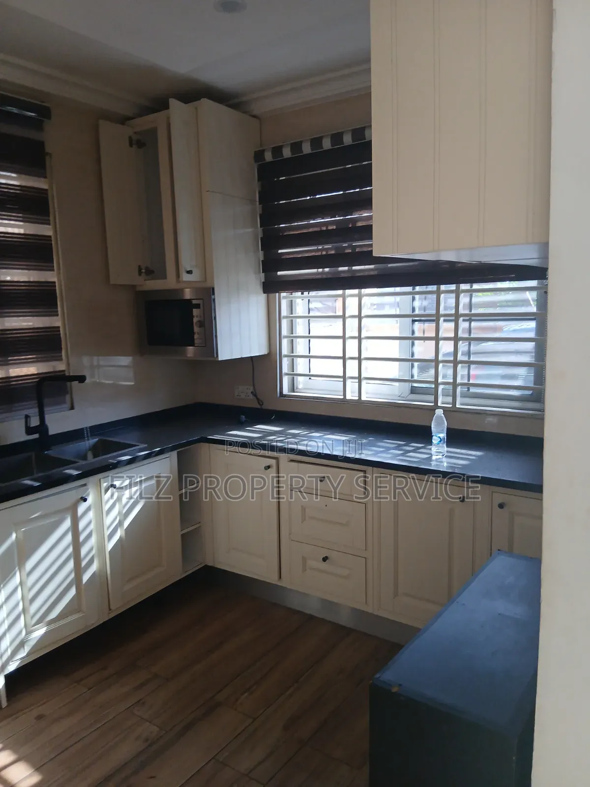 3bdrm Condo in Achimota, Overhead for rent in Overhead