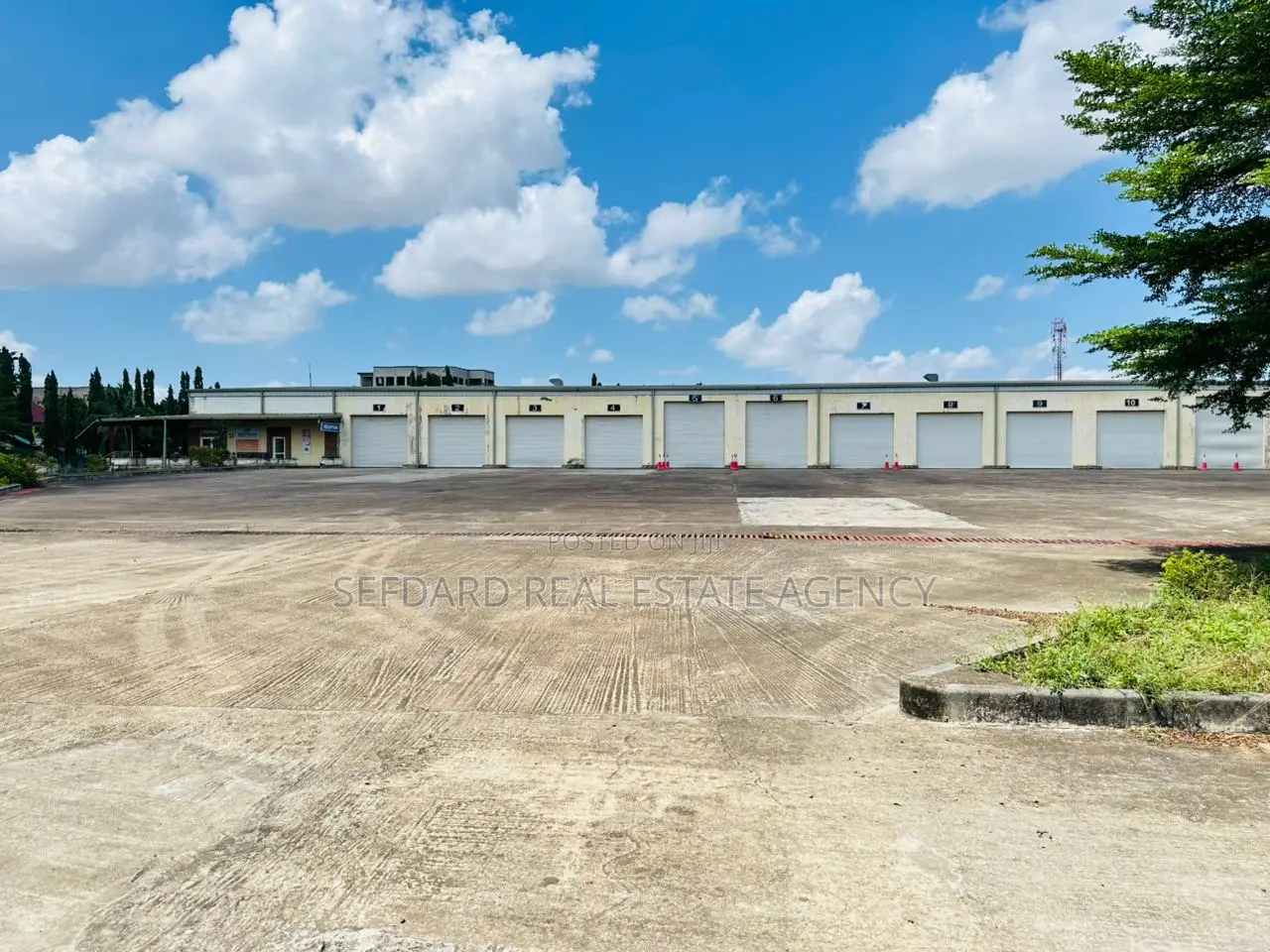 Quick Sale/– Warehouse On 5 Acres in Pokuase