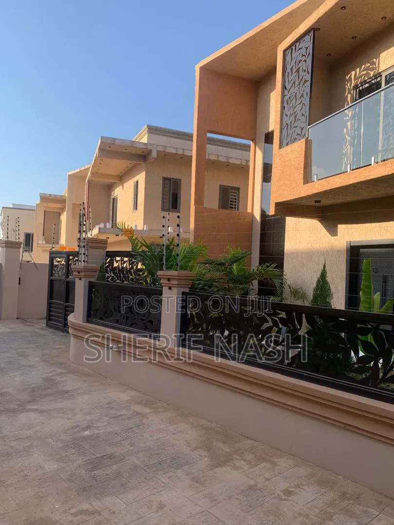 4bdrm Duplex in Hatso Boshe, Accra Metropolitan for sale in Accra Metropolitan