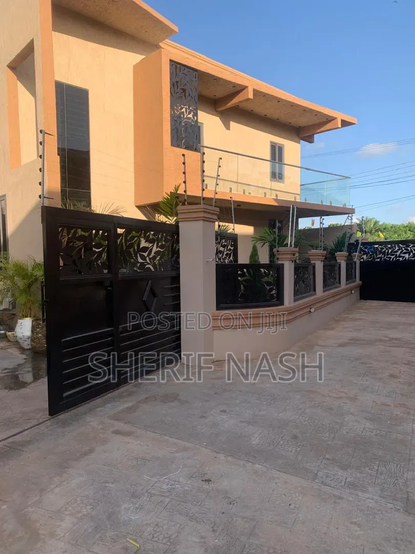 4bdrm Duplex in Hatso Boshe, Accra Metropolitan for sale in Accra Metropolitan
